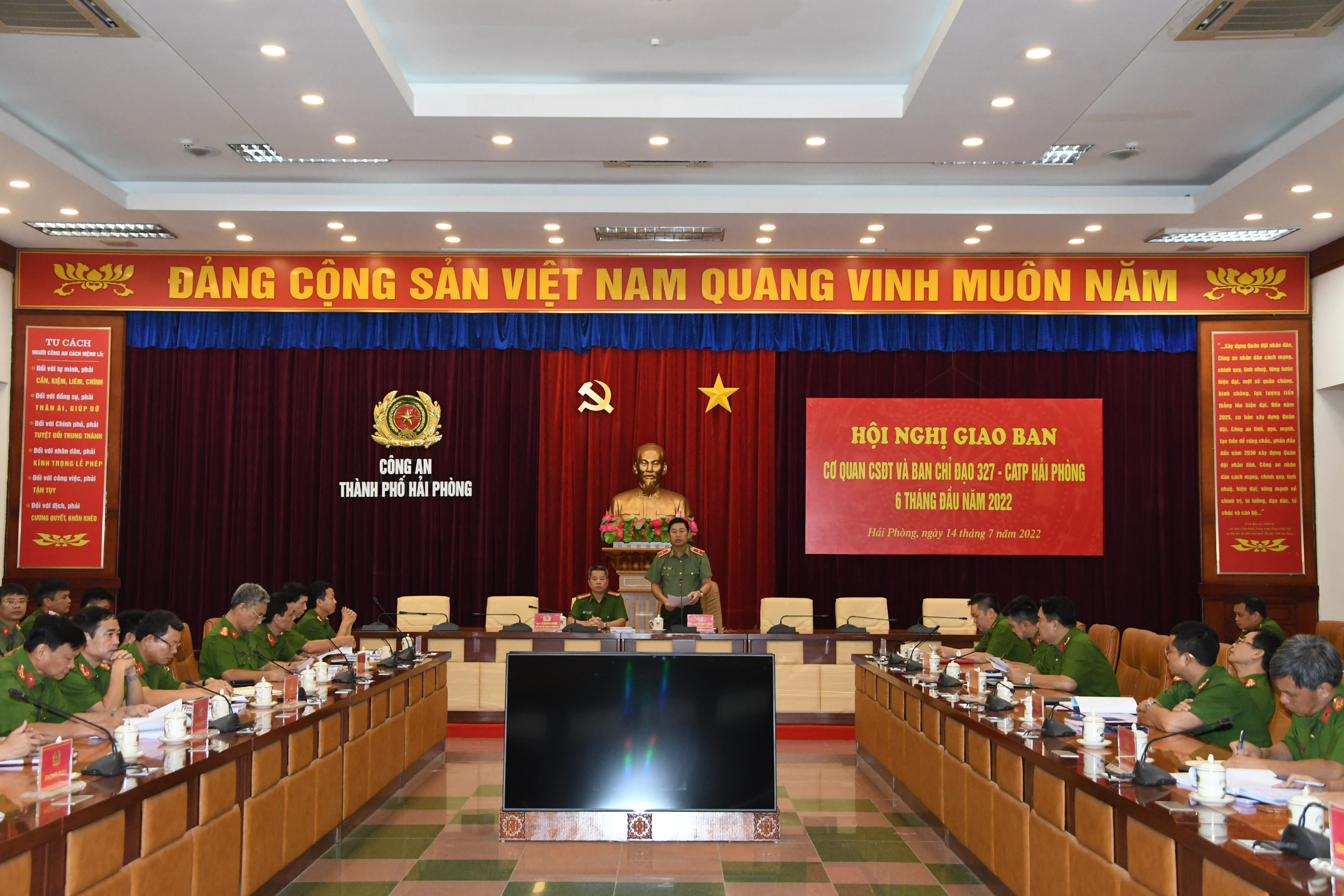 Giao ban Cơ quan Cảnh sát điều tra và Ban Chỉ đạo 327 Công an thành phố